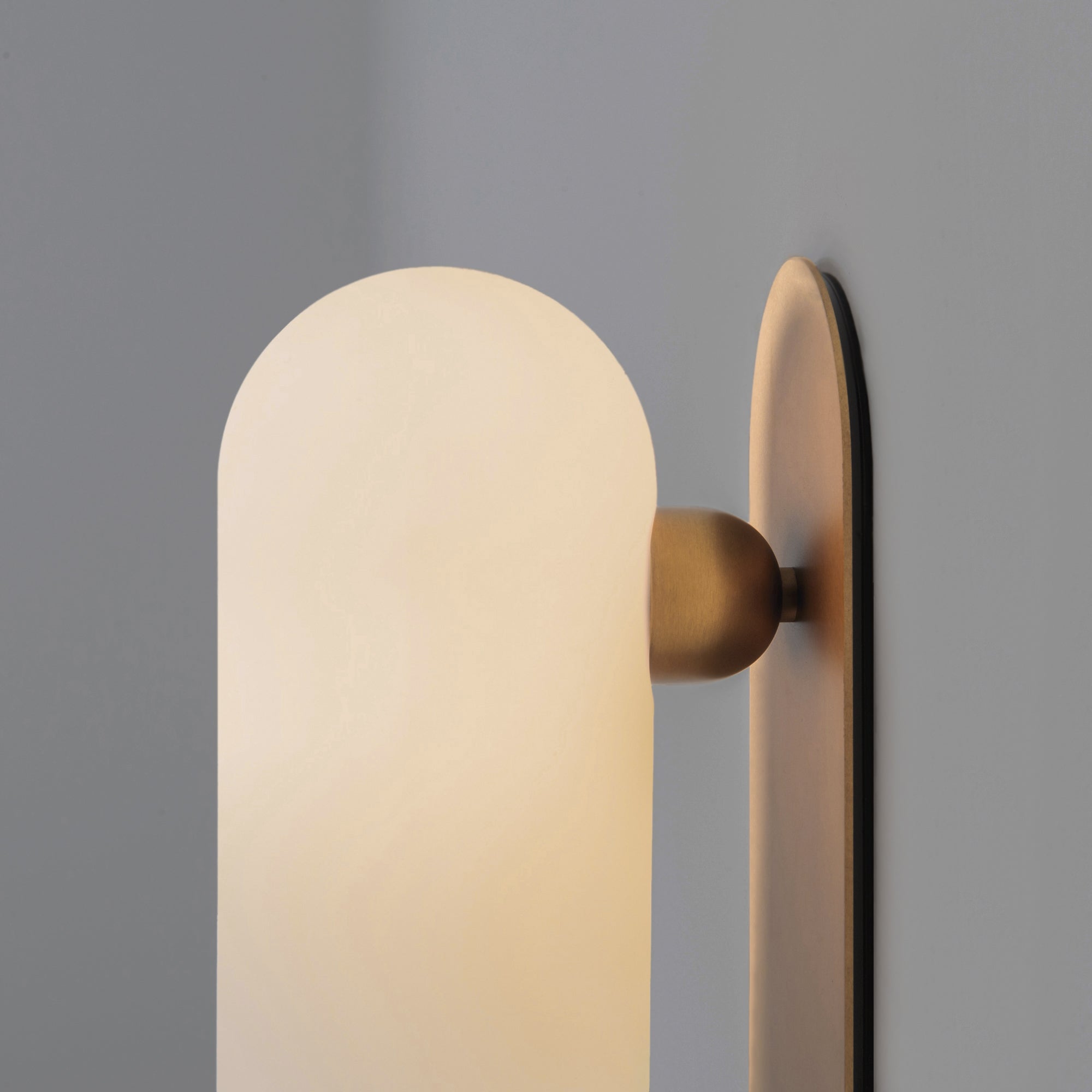 Schwung Odyssey Burnished Brass Wall Light | Medium